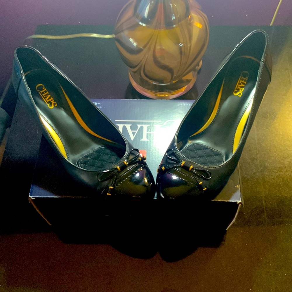 Woman’s chaps 8B wedged shoes